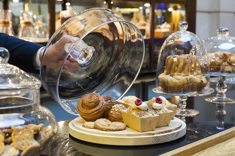 Отель Marriott Champs Elysees Париж