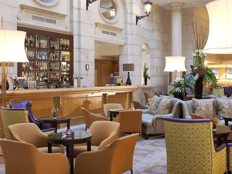 Отель Marriott Champs Elysees Париж